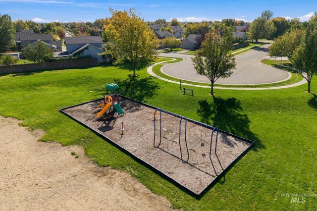 17656 N Parkdale Ave, Nampa, ID 83687