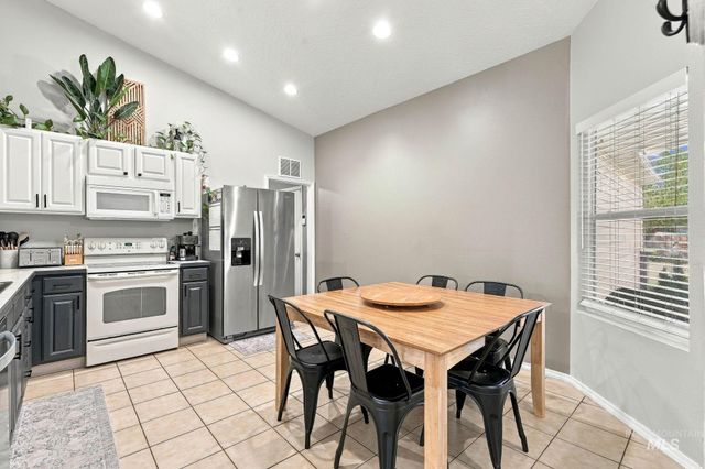 17656 N Parkdale Ave, Nampa, ID 83687