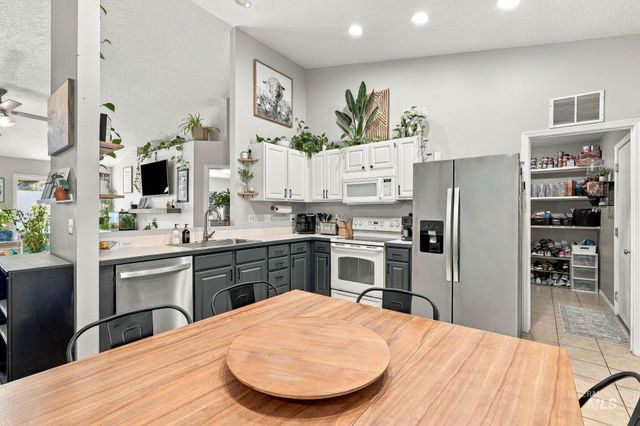 17656 N Parkdale Ave, Nampa, ID 83687