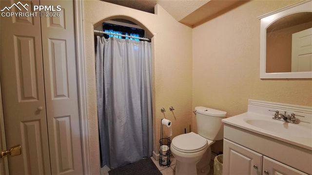 33 Wasatch Drive, Pueblo, CO 81005