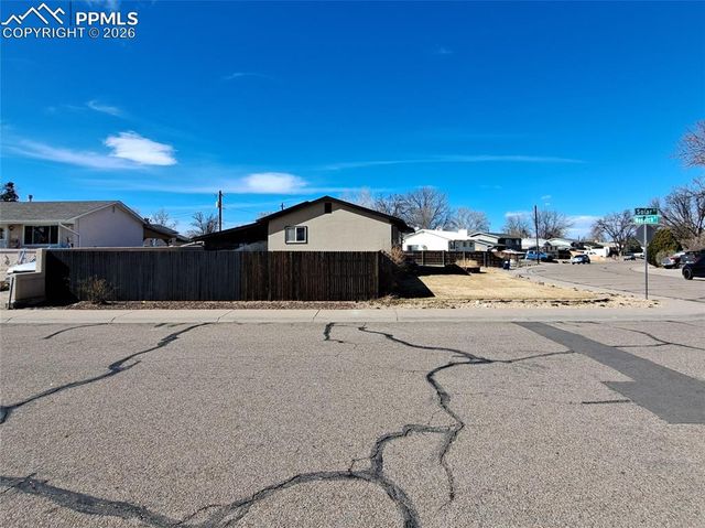 33 Wasatch Drive, Pueblo, CO 81005