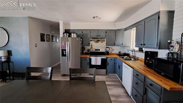33 Wasatch Drive, Pueblo, CO 81005