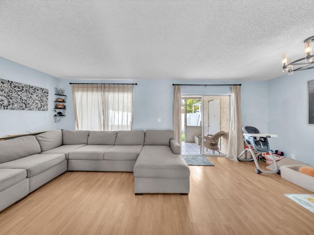 1749 NW 80th Avenue F, Margate, FL 33063