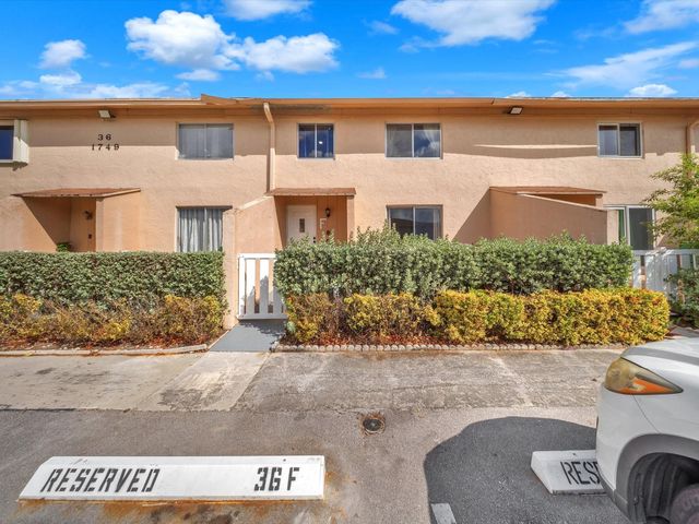 1749 NW 80th Avenue F, Margate, FL 33063