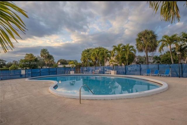 1749 NW 80th Avenue F, Margate, FL 33063