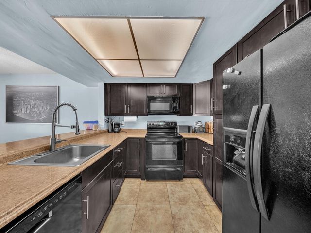 1749 NW 80th Avenue F, Margate, FL 33063