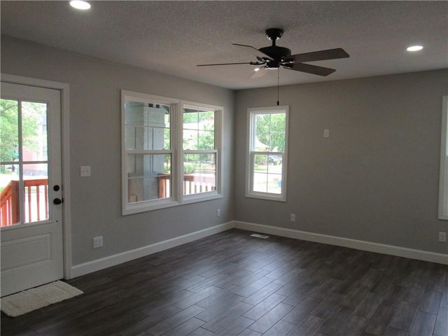 1000 E Pearl Street, Harrisonville, MO 64701