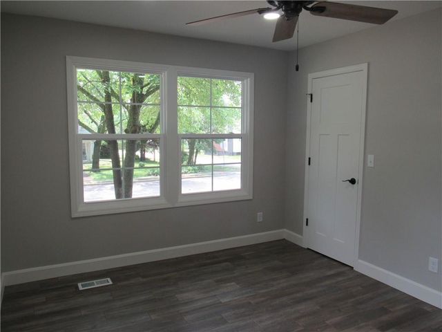 1000 E Pearl Street, Harrisonville, MO 64701