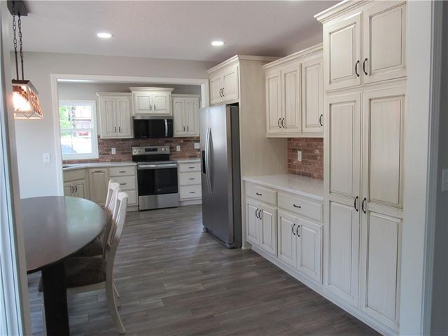 1000 E Pearl Street, Harrisonville, MO 64701