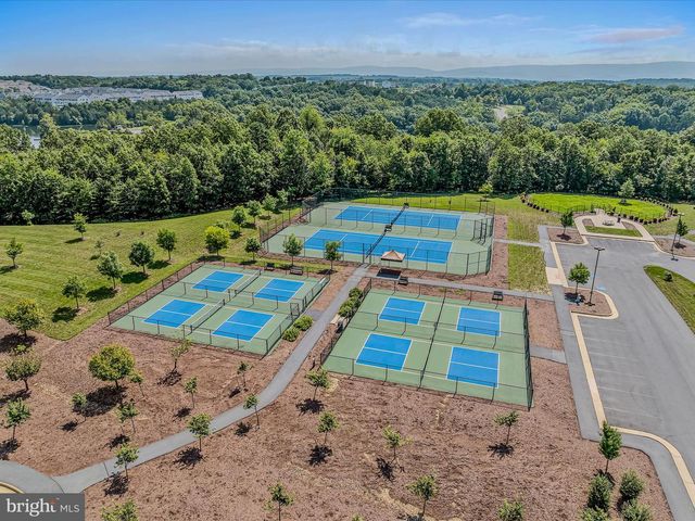 140 OSPREY DR, Lake Frederick, VA 22630