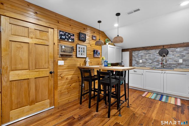 101 North Main Street, Essex, CT 06426