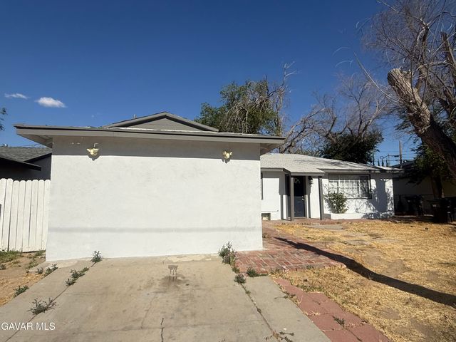 45320 Kingtree Avenue, Lancaster, CA 93534