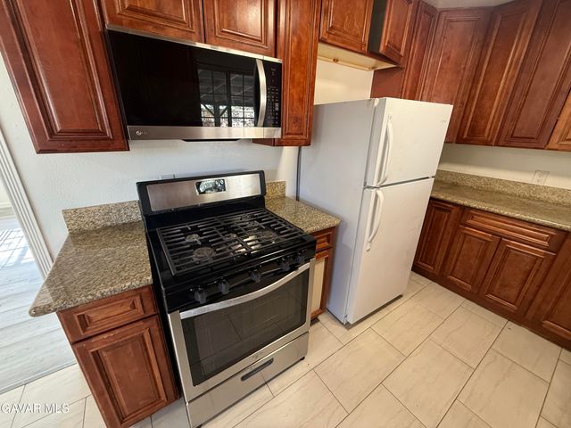 45320 Kingtree Avenue, Lancaster, CA 93534