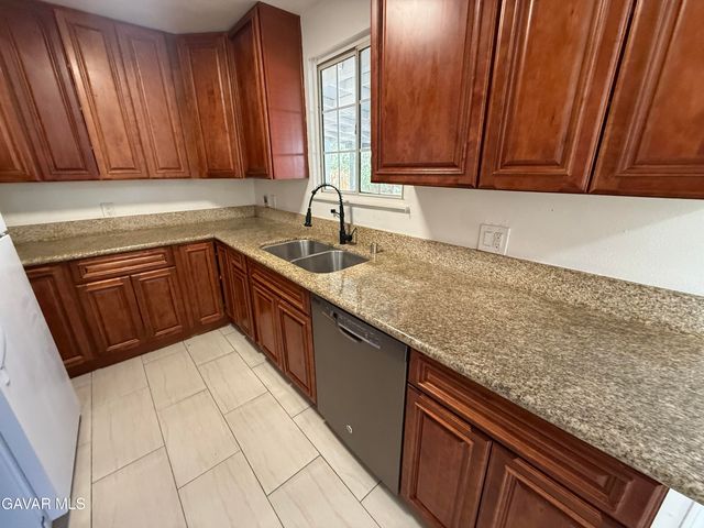 45320 Kingtree Avenue, Lancaster, CA 93534