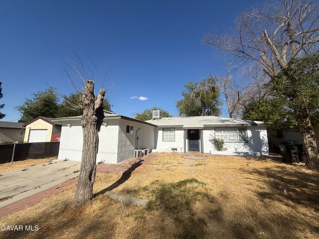 45320 Kingtree Avenue, Lancaster, CA 93534