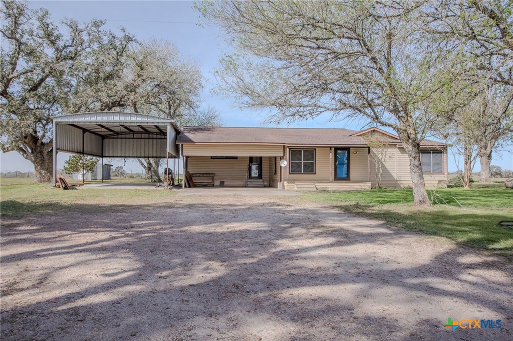 Image 1 of property listing at 968 State Highway 95, Yoakum, TX 77995