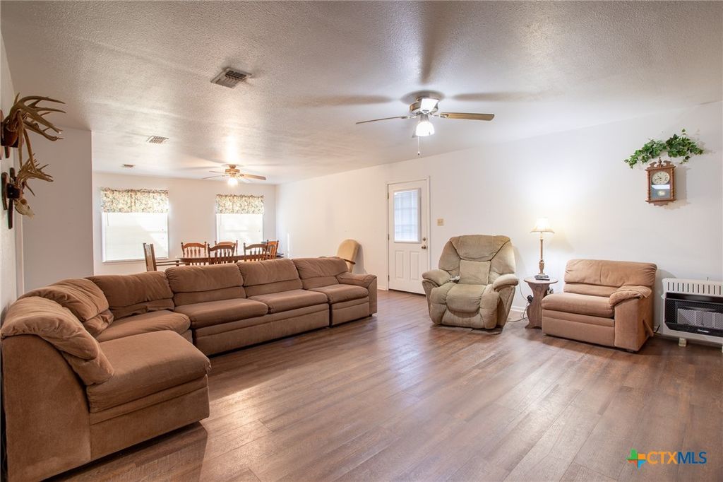 Image 14 of property listing at 968 State Highway 95, Yoakum, TX 77995