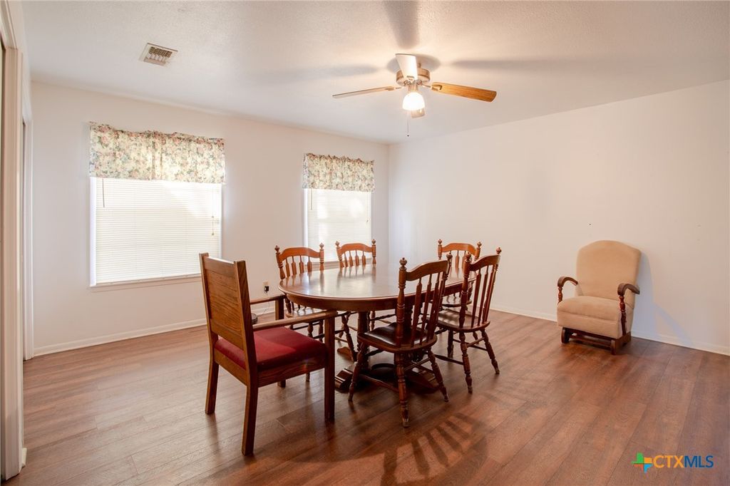 Image 15 of property listing at 968 State Highway 95, Yoakum, TX 77995