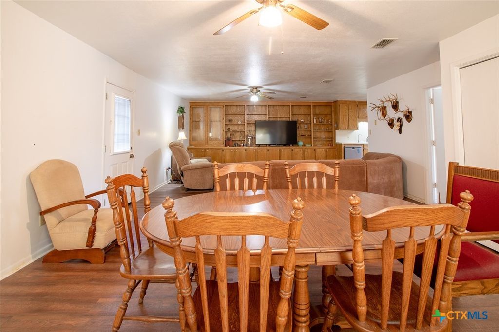 Image 16 of property listing at 968 State Highway 95, Yoakum, TX 77995