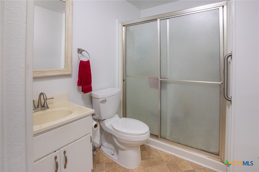 Image 17 of property listing at 968 State Highway 95, Yoakum, TX 77995