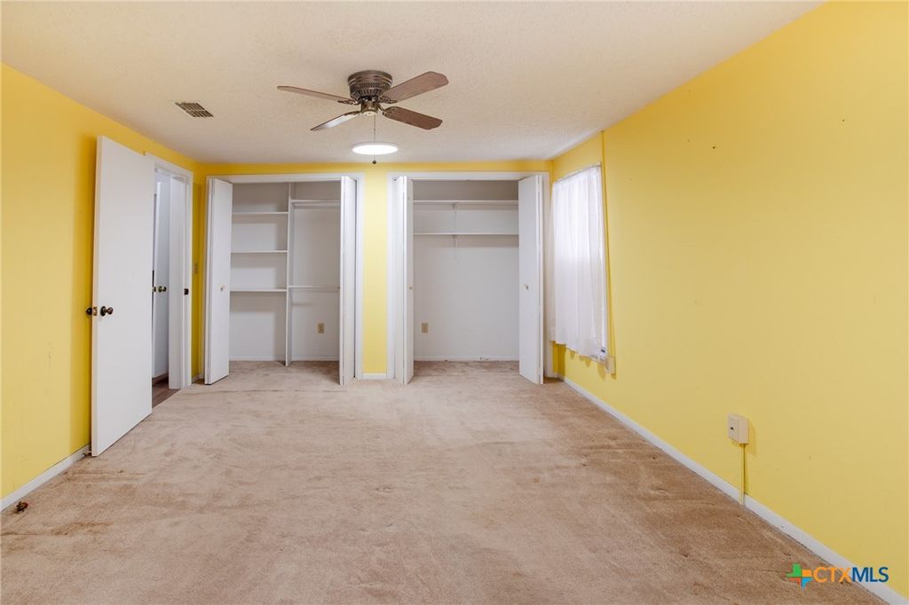 Image 18 of property listing at 968 State Highway 95, Yoakum, TX 77995