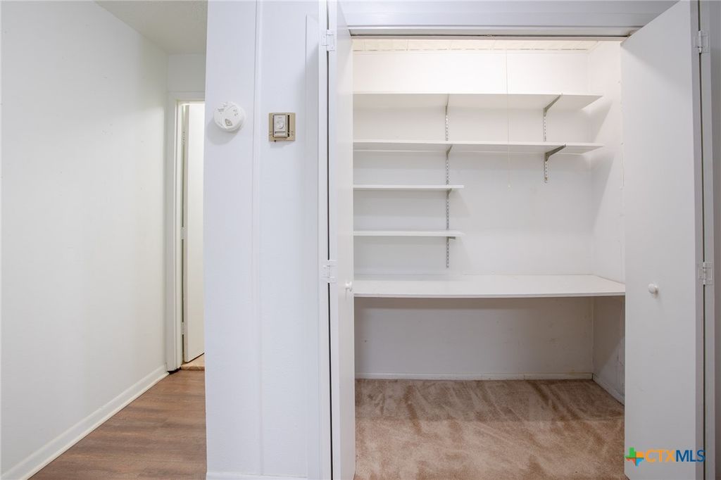 Image 19 of property listing at 968 State Highway 95, Yoakum, TX 77995