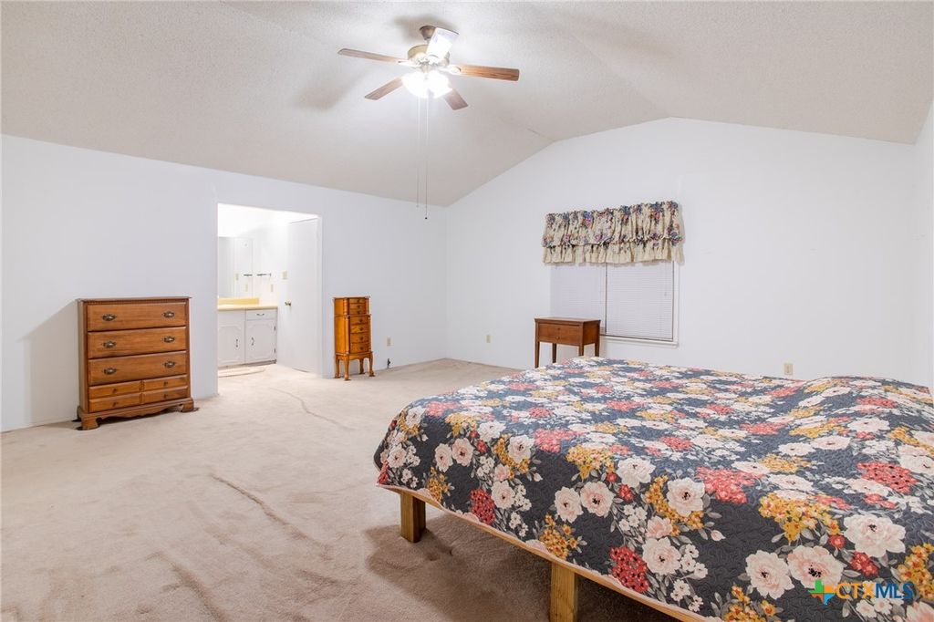 Image 21 of property listing at 968 State Highway 95, Yoakum, TX 77995