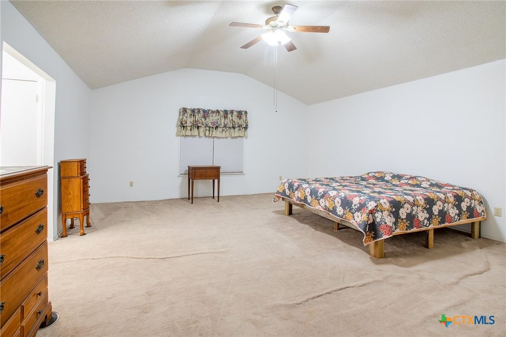 Image 22 of property listing at 968 State Highway 95, Yoakum, TX 77995