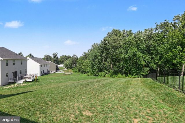160 RED MAPLE DR, Etters, PA 17319