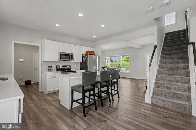 160 RED MAPLE DR, Etters, PA 17319