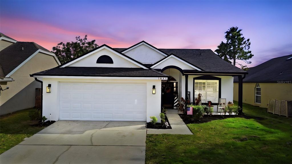 Image 1 of property listing at 1043 KELLY CREEK CIRCLE, Oviedo, FL 32765