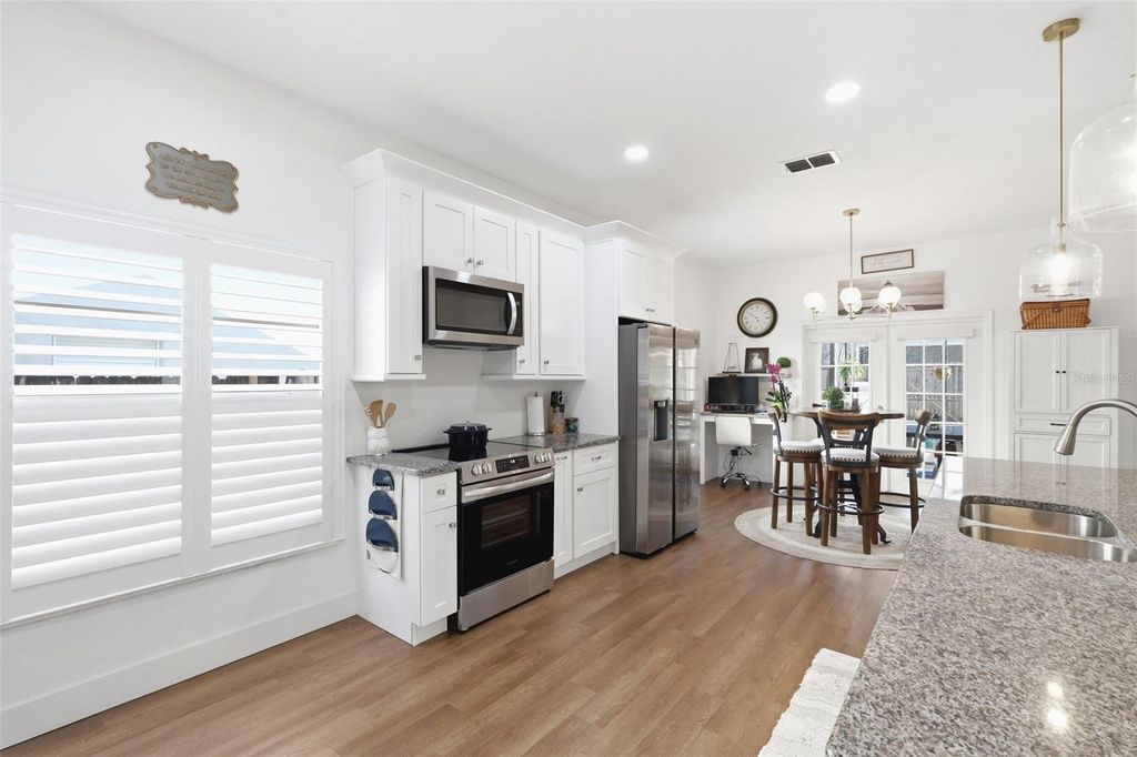 Image 12 of property listing at 1043 KELLY CREEK CIRCLE, Oviedo, FL 32765