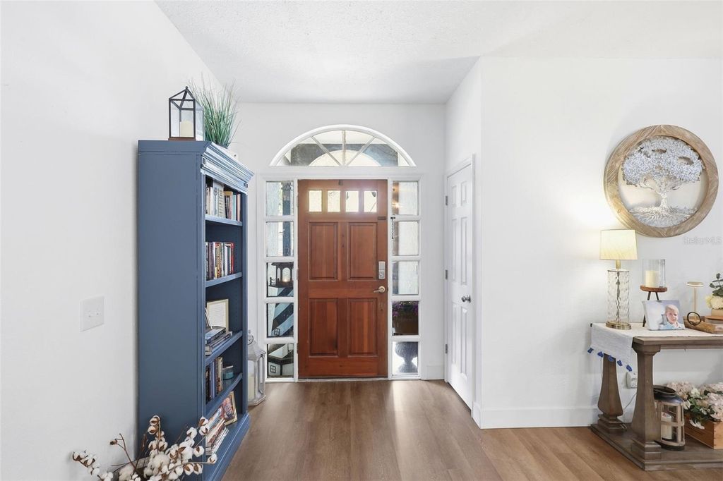 Image 15 of property listing at 1043 KELLY CREEK CIRCLE, Oviedo, FL 32765