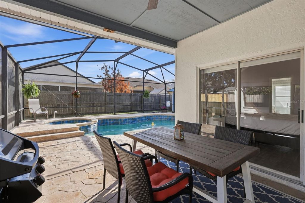 Image 24 of property listing at 1043 KELLY CREEK CIRCLE, Oviedo, FL 32765