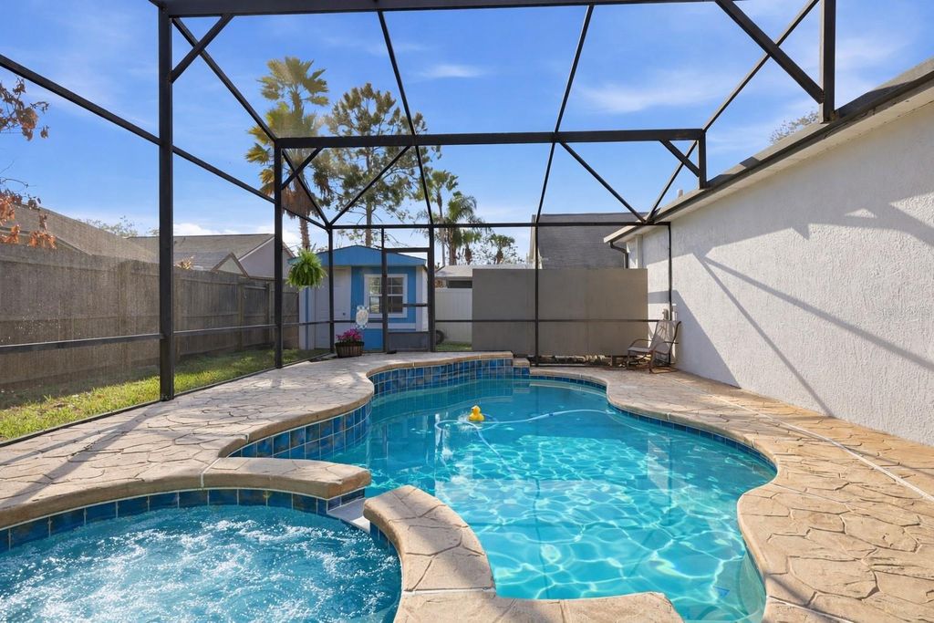 Image 27 of property listing at 1043 KELLY CREEK CIRCLE, Oviedo, FL 32765