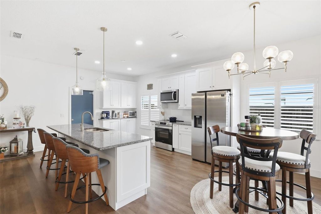 Image 6 of property listing at 1043 KELLY CREEK CIRCLE, Oviedo, FL 32765