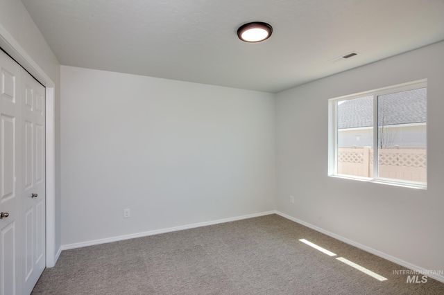 1740 SW Besra Dr, Mountain Home, ID 83647