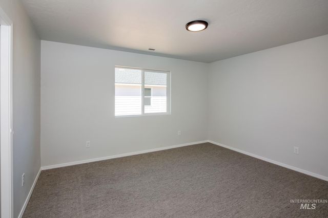 1740 SW Besra Dr, Mountain Home, ID 83647