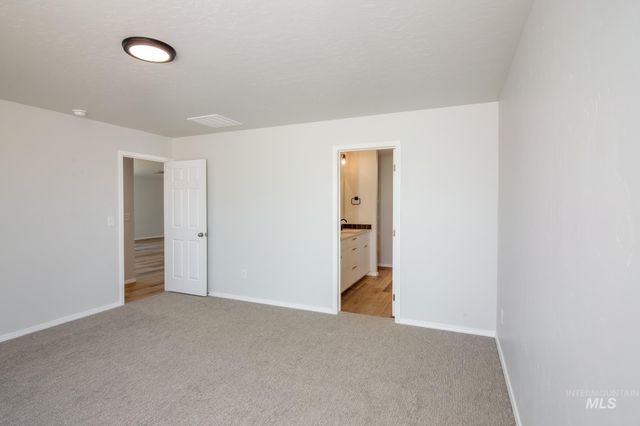 1740 SW Besra Dr, Mountain Home, ID 83647