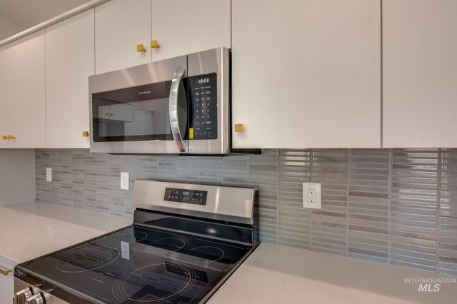 1740 SW Besra Dr, Mountain Home, ID 83647