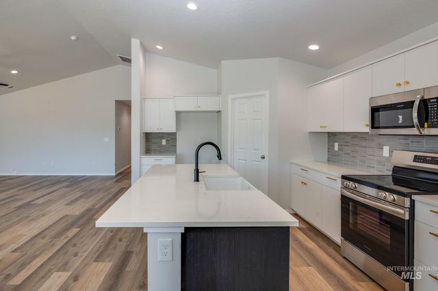 1740 SW Besra Dr, Mountain Home, ID 83647