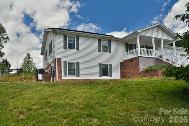 116 Kay Road, Flat Rock, NC 28731