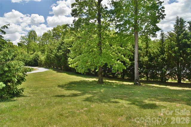 116 Kay Road, Flat Rock, NC 28731