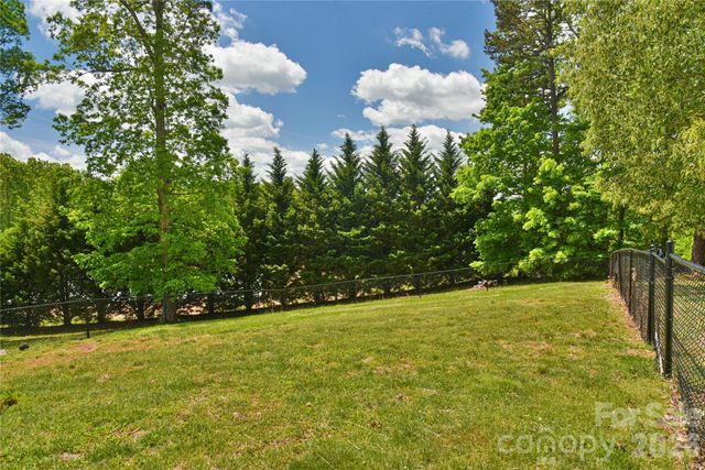 116 Kay Road, Flat Rock, NC 28731