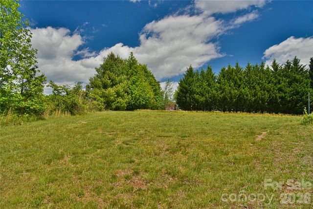 116 Kay Road, Flat Rock, NC 28731