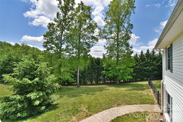 116 Kay Road, Flat Rock, NC 28731