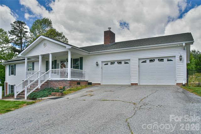 116 Kay Road, Flat Rock, NC 28731