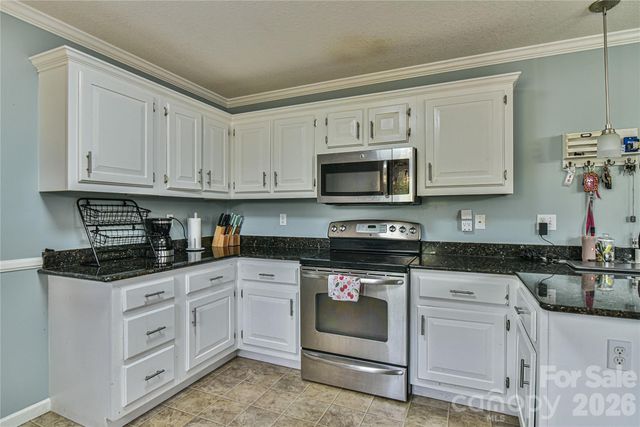 116 Kay Road, Flat Rock, NC 28731