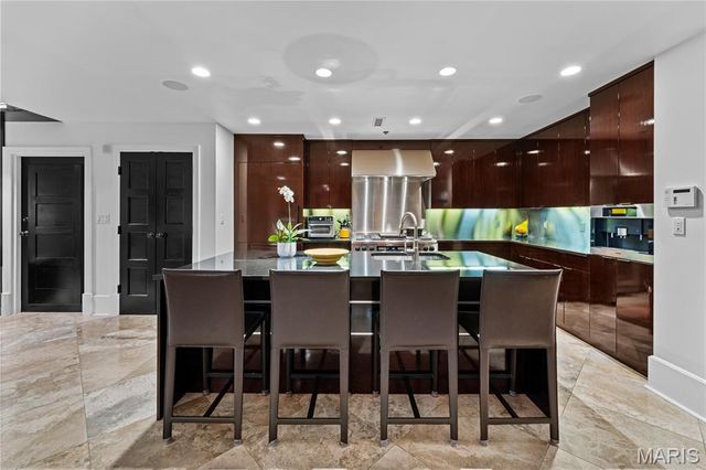 60 Brighton Way 3S, Clayton, MO 63105