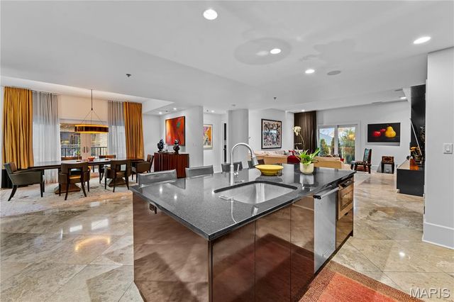 60 Brighton Way 3S, Clayton, MO 63105